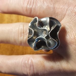 Retired Silpada .925 Sterling Silver blooming flower ring